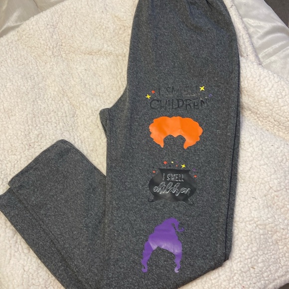 Final price accepted ❤️ NWOT HOCUS POCUS LEGGINGS - Picture 1 of 7